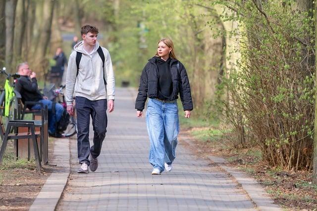 女生第一次月經幾歲？